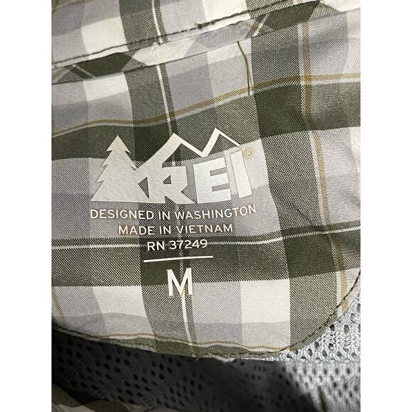 REI Men’s Fishing Shirt Medium Short Sleeve Button Vented Mesh Cooling Outdoors - Picture 6 of 7